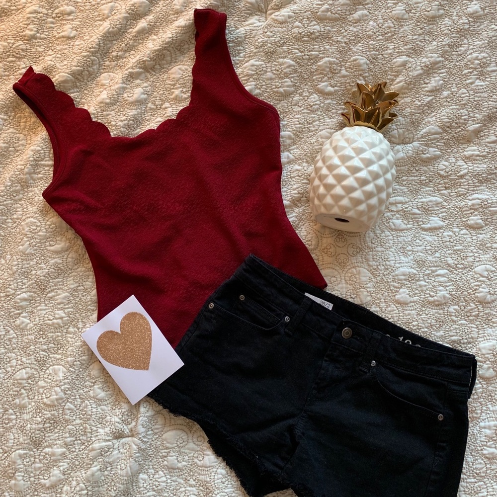 Red scallop body suit✨